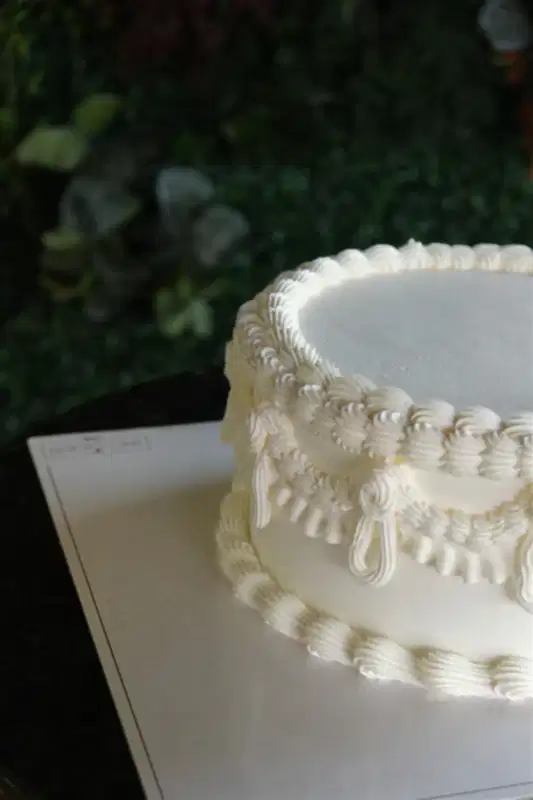 Butik Beyaz Sade Nostaljik Pasta (Vintage Cake)