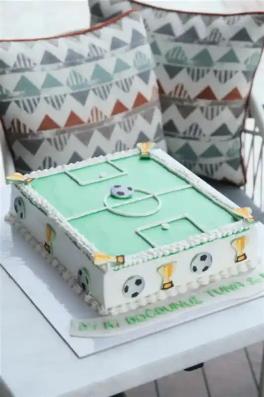 Butik Kare - Dörtgen Futbol Sahası (stadyum)