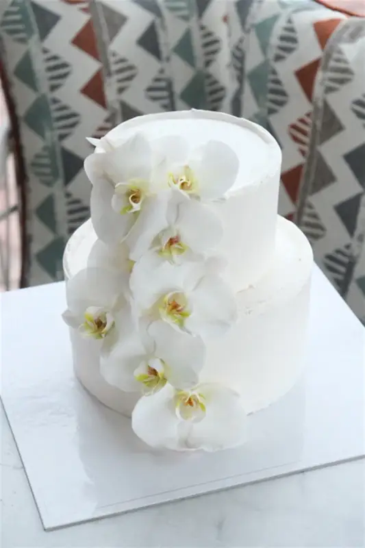 Butik Katlı Beyaz Çiçekler