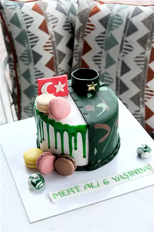 Butik Asker Üniformalı Makaronlu