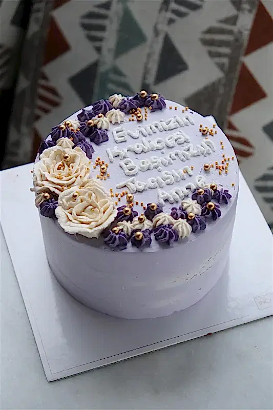 Özel Çiçek Kenarlıklı Pasta (Anneler Günü)