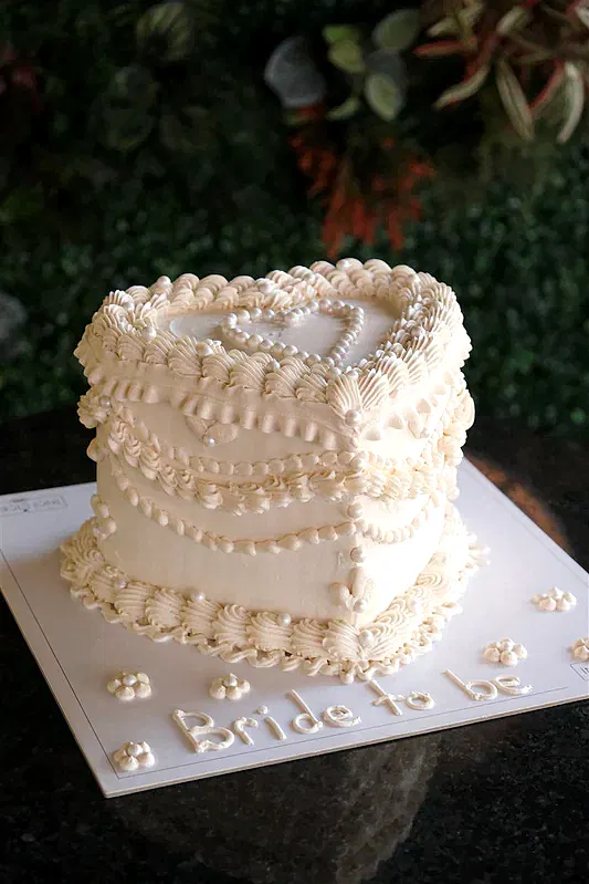 Butik Nostaljik Kalp Beyaz Pasta (Vintage Cake)