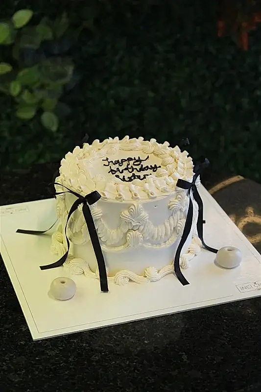 Butik Siyah Kurdela Nostaljik Pasta (Vintage Cake)