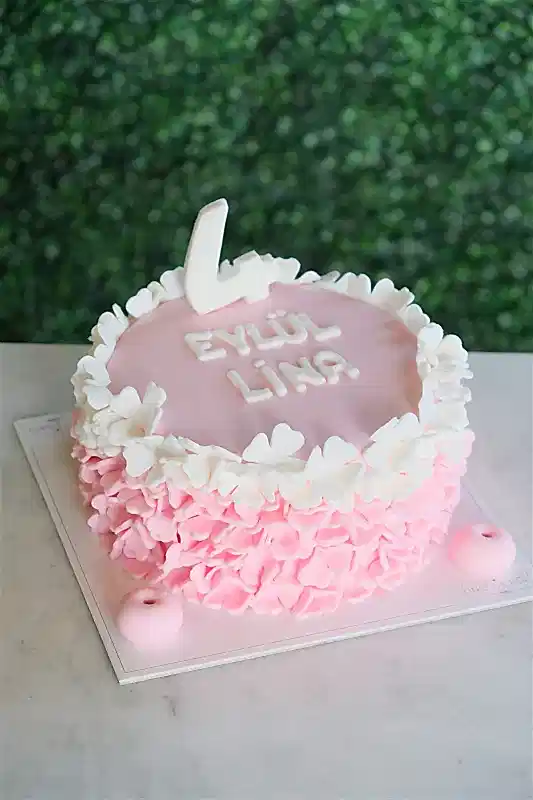 Butik Motto Beyaz Pembe Dekorlu