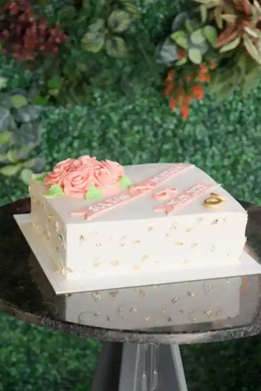 Butik Pembe Nişan Pastası Şeker Hamuru Kaplamasız