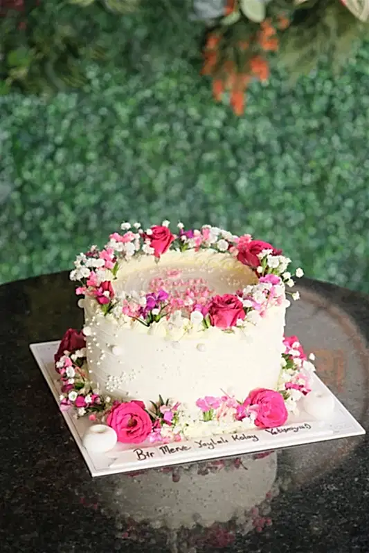 Butik Motto Gerçek Çiçekli Pasta