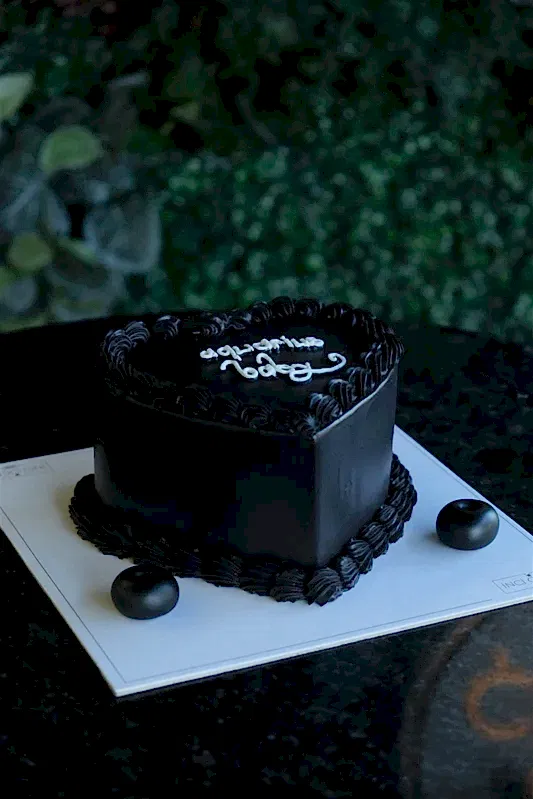 Butik Motto Siyah Kalp Pasta