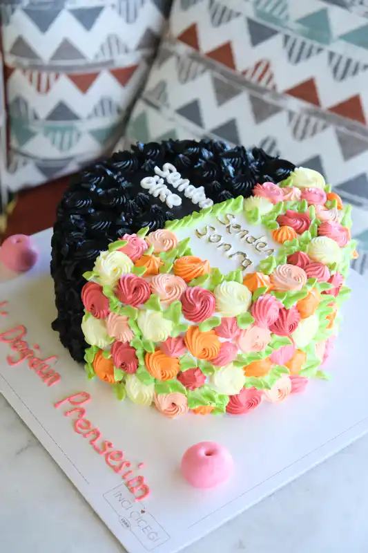 Senden Önce Senden Sonra Çiçek Desenli Pasta