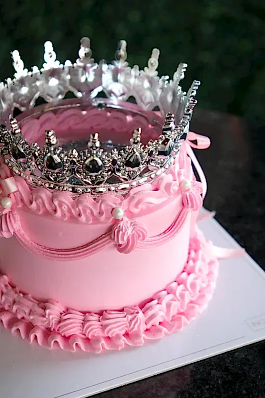 Butik Simli Taçlı Pasta