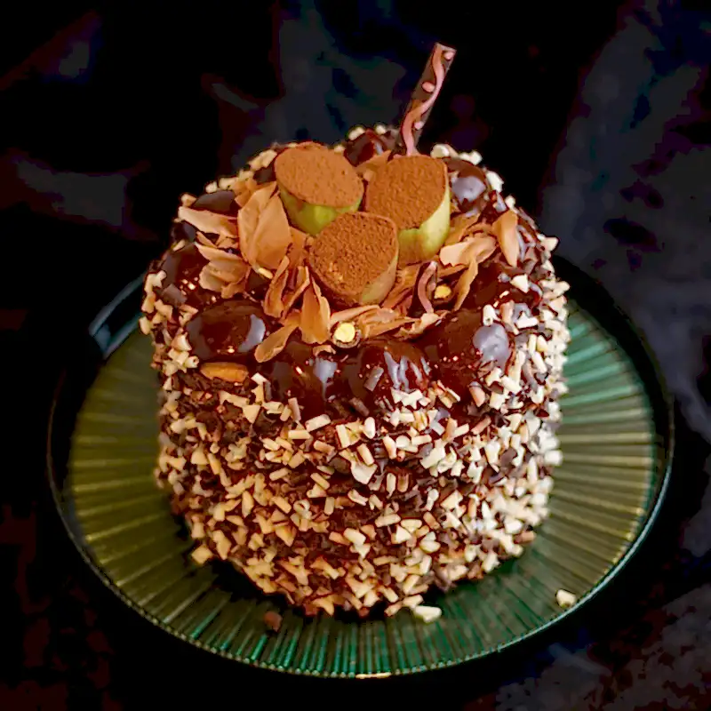 4-6 Kişilik Profiterollü Pasta