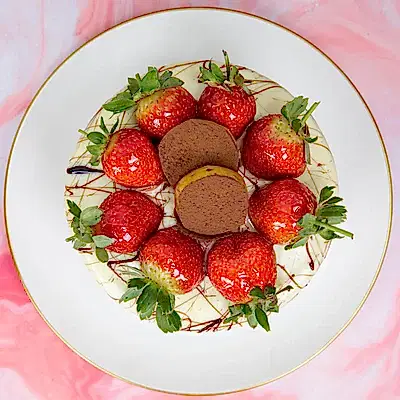 7-8 Kiilik Muz&Çilek Pasta Meyve