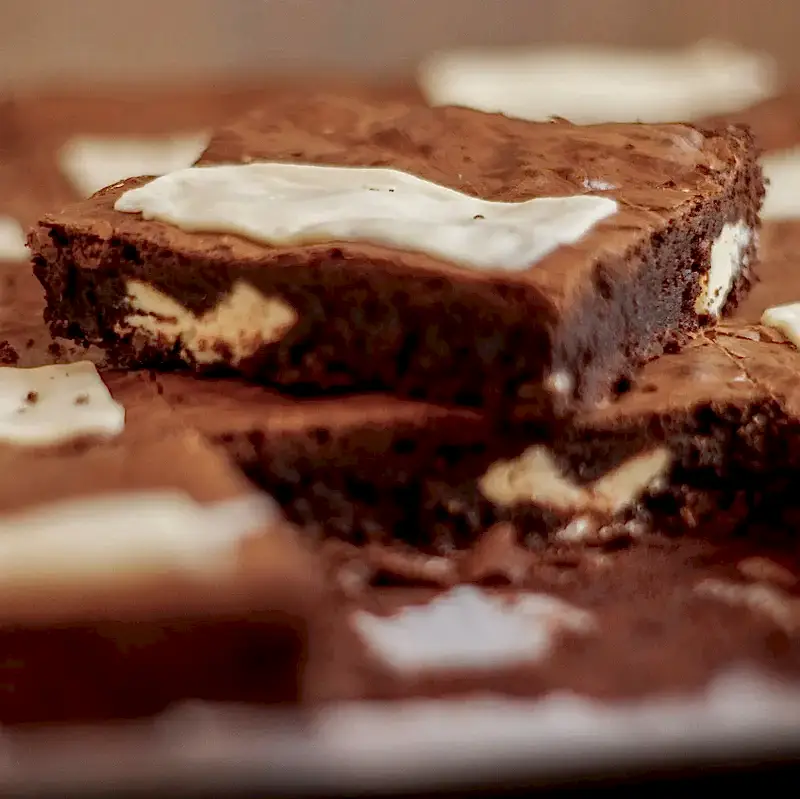 Beyaz Çikolatal Brownie Dilim
