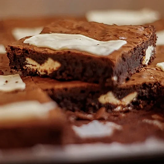 Beyaz Çikolatal Brownie Dilim